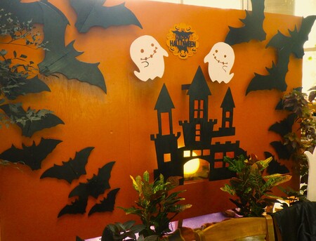 壁面のハロウィンの装飾