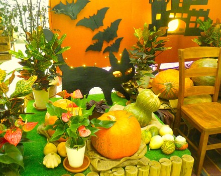 かぼちゃなどハロウィンの装飾の写真1