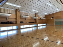松原中学校の武道場に設置された空調
