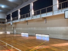 山田小学校の体育館に設置された空調