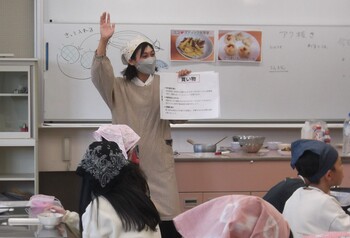調理実習の様子の写真