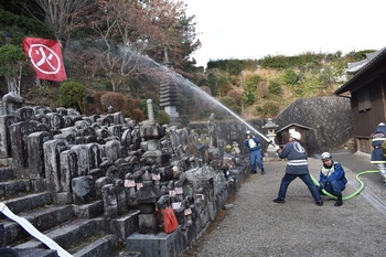 放水訓練の様子の写真