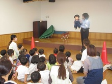 腹話術のお話を聞いている様子