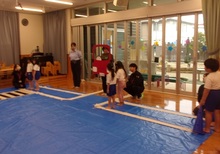 年長園児の歩行体験の様子