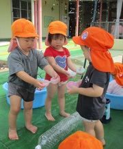 水遊びの様子（1歳児）