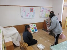 輪投げを楽しむこどもたち