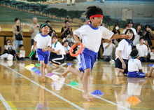 リレーをしている写真