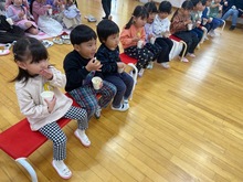 ポップコーンを食べている写真