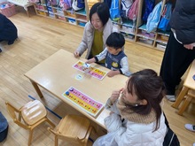 双六をしている写真