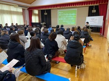 研修会に参加している写真