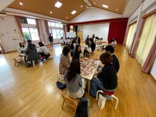 懇談をしている写真