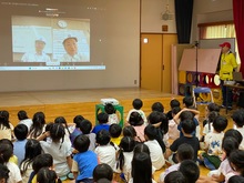 ZOOMを通して、工事現場の方と話をしている写真
