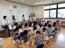 朝の会をしている写真