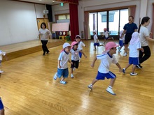 走っている写真