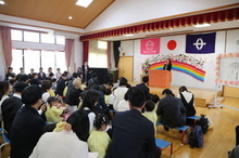 園長先生がはなしをしている写真