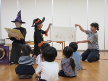 こども達が話を聞く様子2
