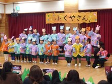 並んで劇をするようす2