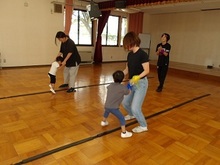 からだを動かすこどものようす