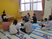 絵本の読み聞かせのようす1