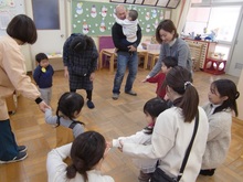 みんなでふれあい遊びの様子