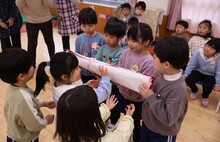 こどもたちが交流している様子