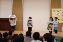 こどもたちが発表している様子