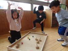 たくさんのこまが回りました