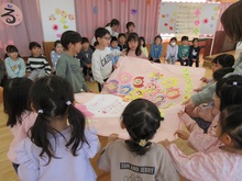 ありがとうの気持ちが詰まった花飾りをプレゼントしました