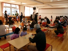 老人クラブの方がこども園に来てくれました。