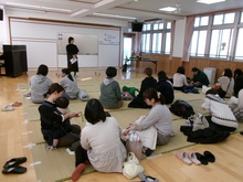 参観の後にPTA人権同和教育講演会をしました。