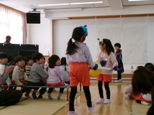 花道をうまく使ってボールを運んでいます。