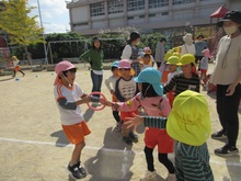 小さいクラスの友だちもリレーに入ってきました。