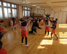 縄を使った遊びを教えてもらいました。