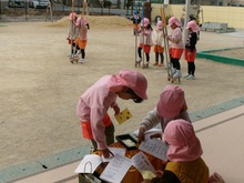 チャレンジしたことをシールを貼って確認します。