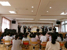 保護者有志の絵本サークルさんのお楽しみで楽しんでいます。