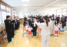 園歌に手話をつけて歌いました