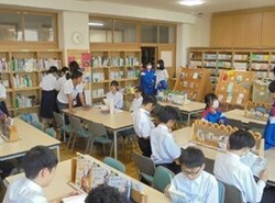 学校図書室の写真