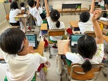 アイデアを出し合っている様子
