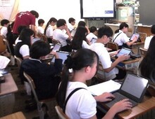 疑問を出し合っている様子