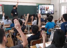 こどもが意見を出し合っている様子