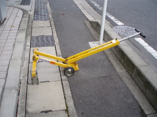 道路側溝蓋脱着機の貸し出しおよび使用方法 草津市