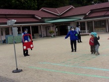 5歳児の歩行体験の様子