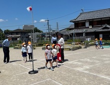 園児だけで歩行している様子