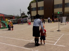 4歳児クラスの付き添い指導の様子