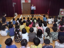 信号の見方を学習している写真