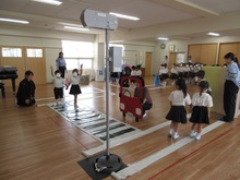 模擬車を使った歩行教室の様子