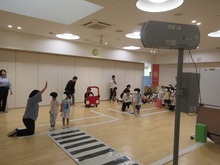 模擬コースのポイント地点で安全確認をしている様子