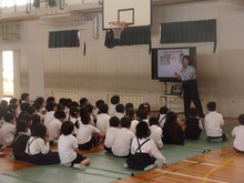2年生の映像学習の様子