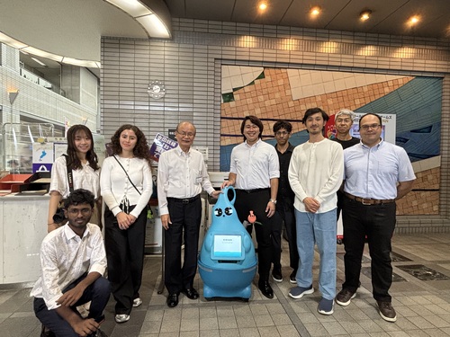 「わっこ」、株式会社kanaria Techの社員、市長が共に写る