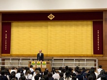 山田小学校創立150周年記念緞帳贈呈式の写真